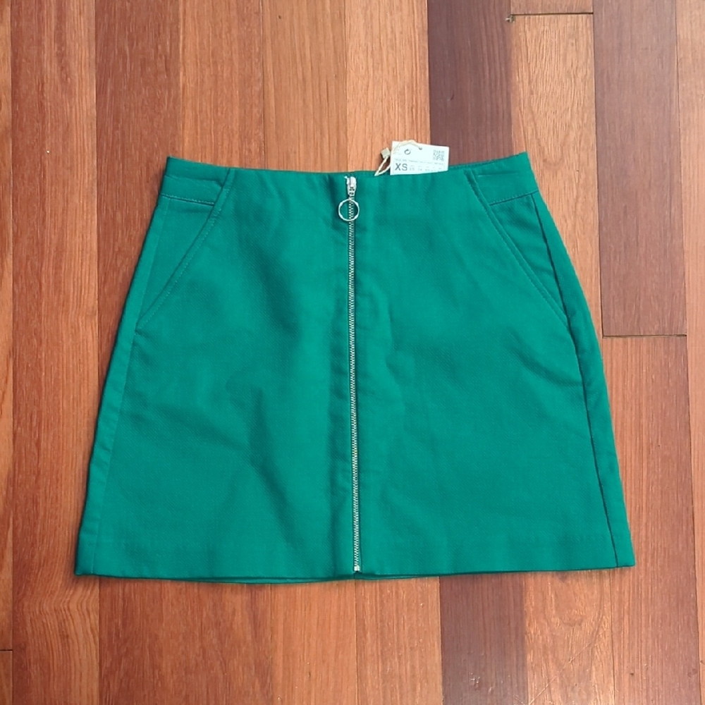 Zara A-Line Mini Skirt Size XS Green Front Zip High Waist Minimalist Coastal NWT